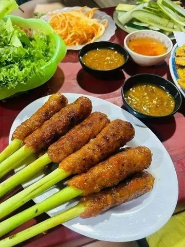 Hình ảnh Nem lụi nướng