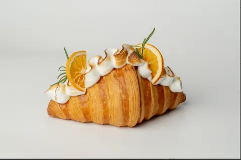 Hình ảnh Croissant chanh yuzu