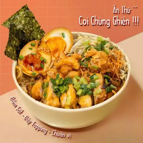 Hình ảnh Mì trộn tóp mỡ gà nướng